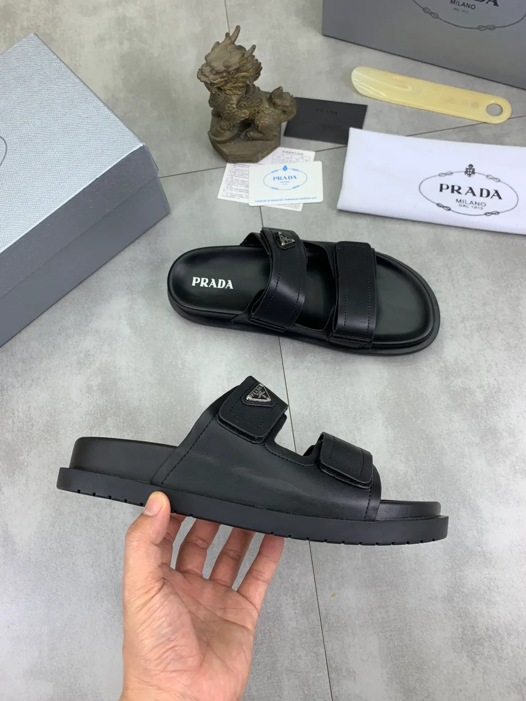 Men's shoes 💰P340💰【New style】🎁🎁🎁 PRADA Prada's new casual slippers, original official website, perfect workmanship, transmitting a kind of noble luxury, sublimating its definition of luxury in Prada's high-end extraordinary craftsmanship. Original combination outsole, code number: 38-44 (45 customized) Multiple colors 🉑️ to choose from